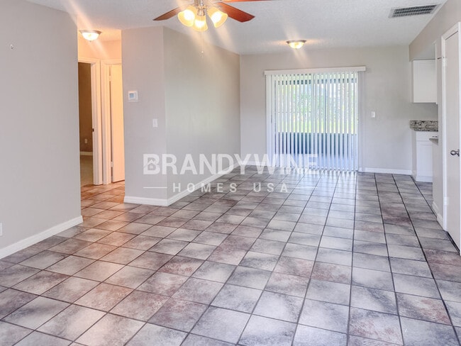 Foto del edificio - 805 Sprucewood Ln