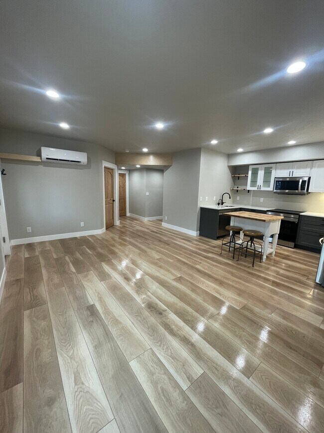 Sala de estar/cocina - 4643 Balsam Dr