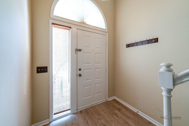 Foto del edificio - 305 Satinwood Terrace