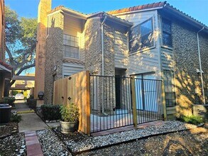 Building Photo - 871 Dublin Dr