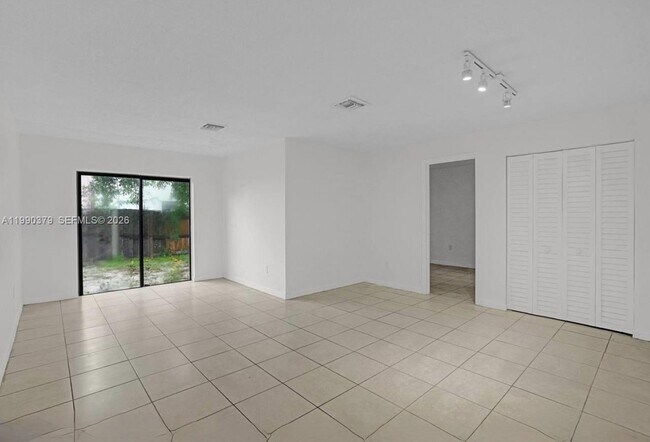 Foto del edificio - 3876 NW 207 St Rd