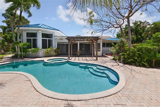 Building Photo - 2801 Coral Shores Dr