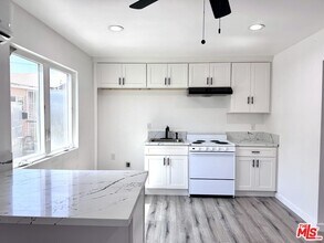 Building Photo - 841 W 64th St