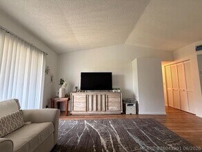 Building Photo - 9923 Three Lakes Cir