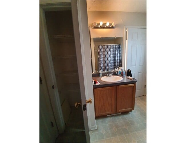 Building Photo - 16515 Lipton Ave