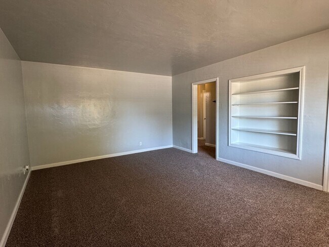 Foto del edificio - Nice Two Bed, One Bath Duplex In Central Stockton