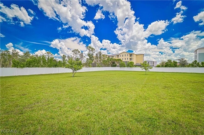 Foto del edificio - 3737 Crofton Court