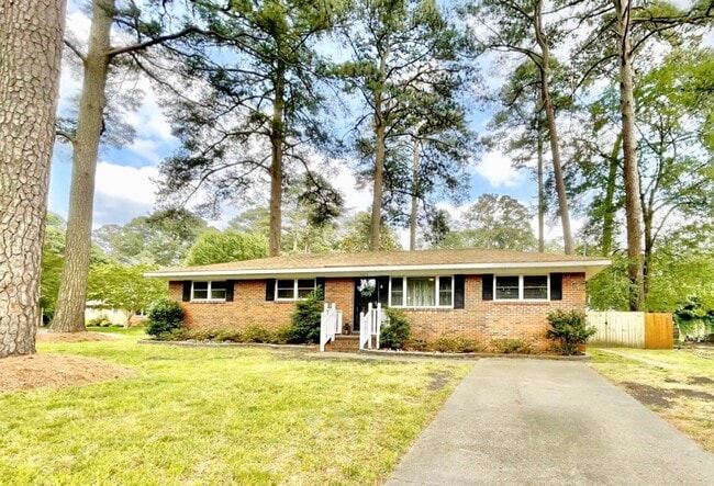 Foto del edificio - Ready 07-13-26! 4/2 Ranch Home On Corner Lot! Pet-Friendly & All Appliances Convey!
