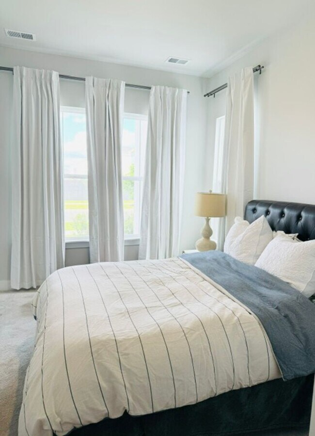 Foto del edificio - Stunning Carnes Crossroads 4 Bed/4 Bath