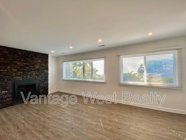 Building Photo - 105-B Boppart Court
