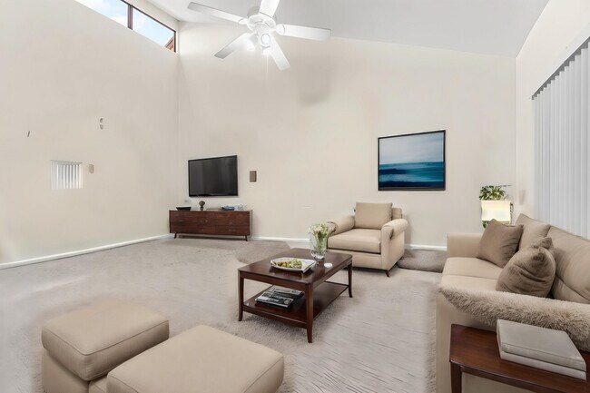 Foto del edificio - 608 Lakeview Dr E