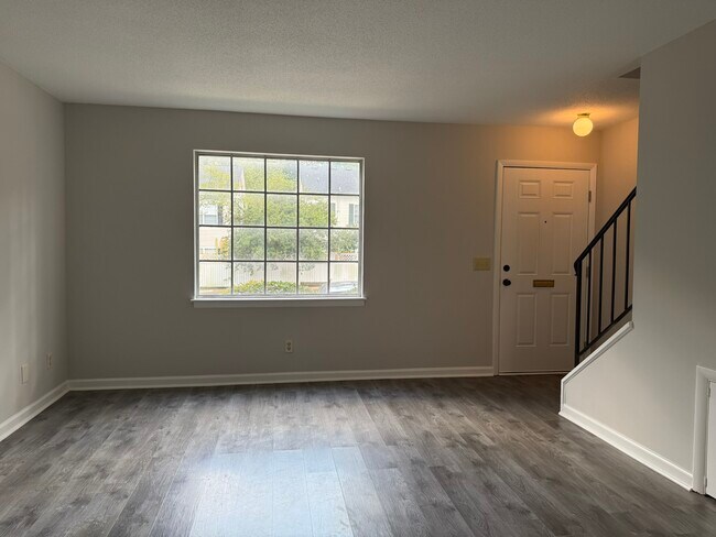 Foto del edificio - 1613 Ashford Ln