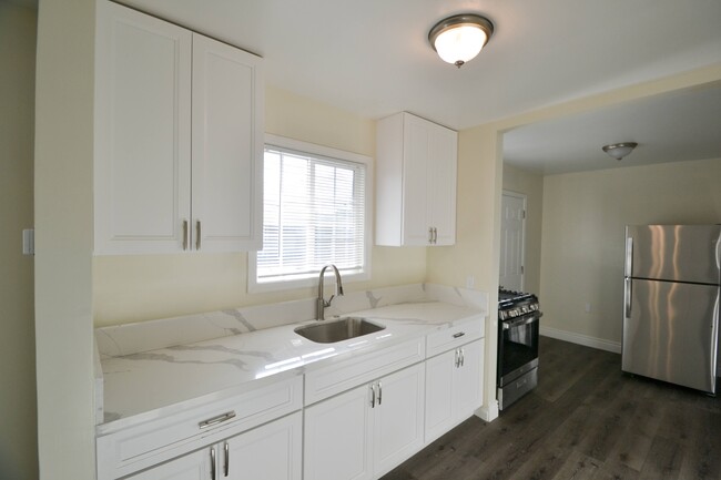 Building Photo - 926 Appian Way