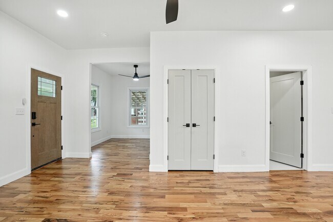 Building Photo - 1128 S Atlanta Ave