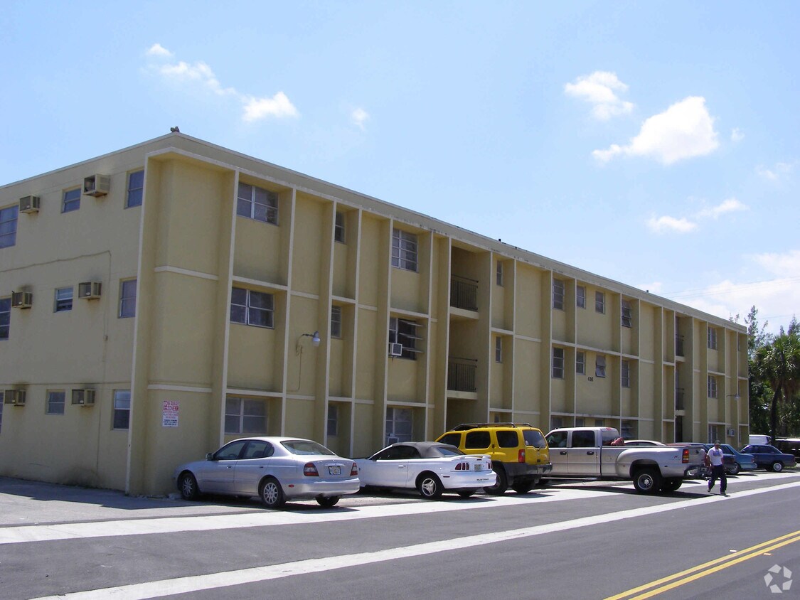 Building Photo - 416 E 27th St