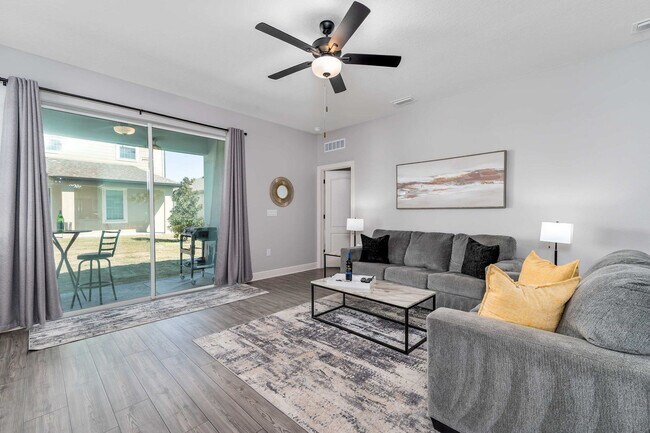 Foto del edificio - 7825 Somersworth Dr