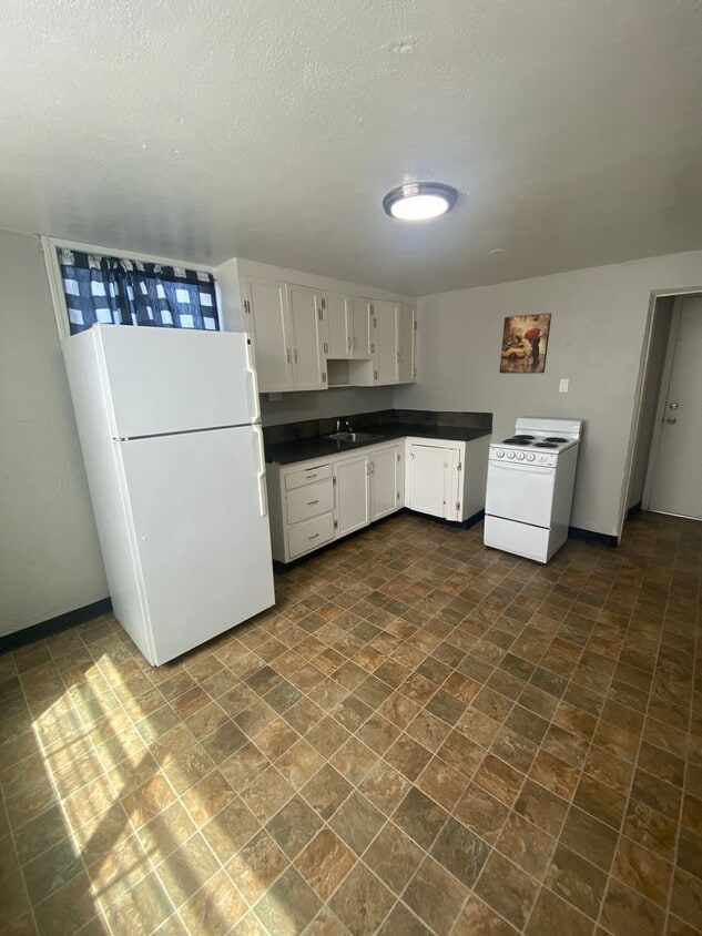 Primary Photo - 303 Ivy St