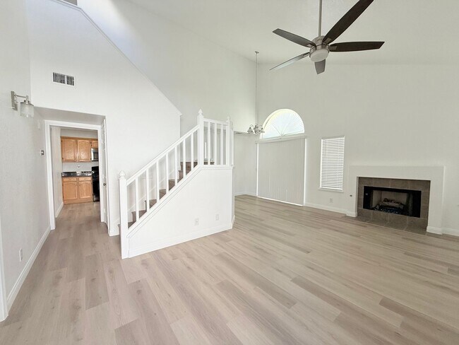 Building Photo - Wonderful South Shores single-family house...