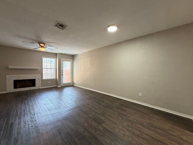 Building Photo - 7417 Kingswood Dr