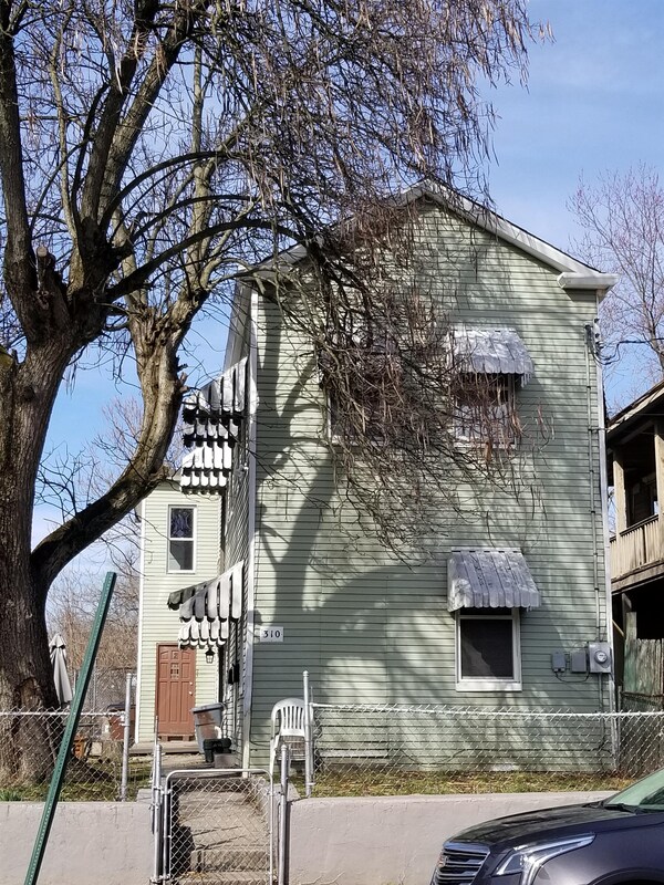 Primary Photo - 310 E 15th St