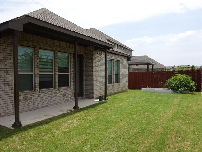 Building Photo - 2116 Spencer Ln