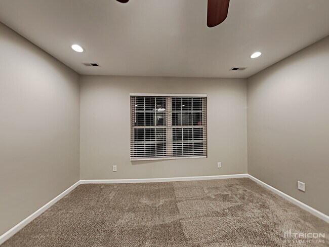 Building Photo - 254 Riverrun Dr