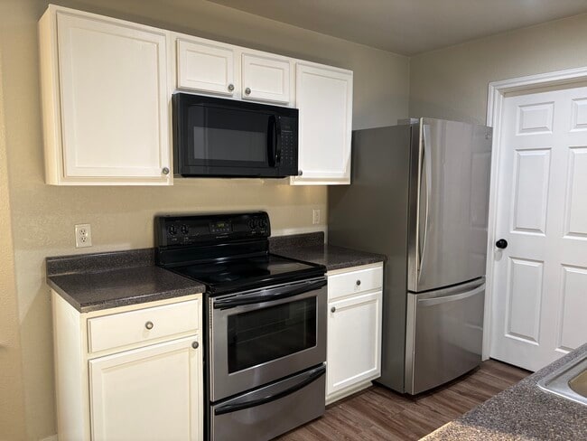 Building Photo - 711 Jorgette Dr