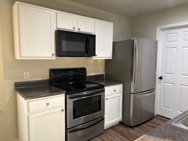 Foto del edificio - 711 Jorgette Dr