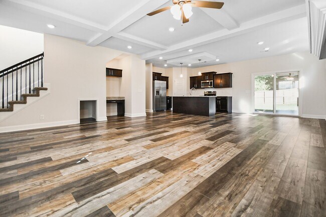 Building Photo - Pet Friendly Four Bedroom!