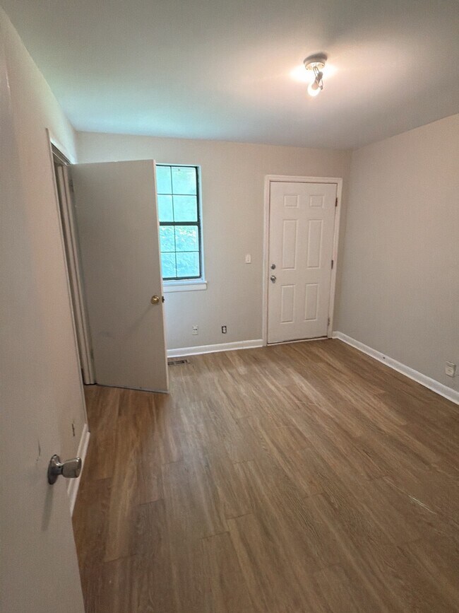 Foto del edificio - 3351 White Pine Dr