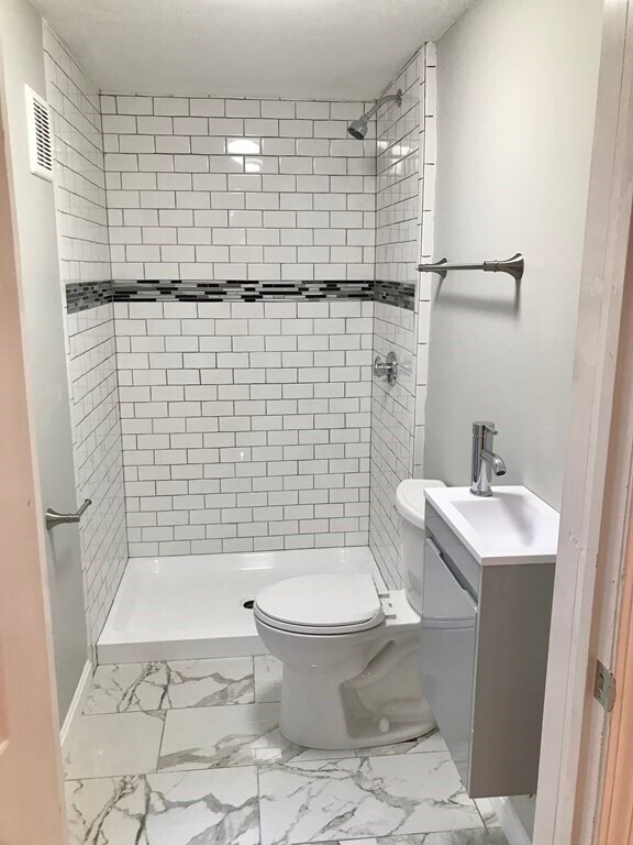 Building Photo - 593 E 5th St