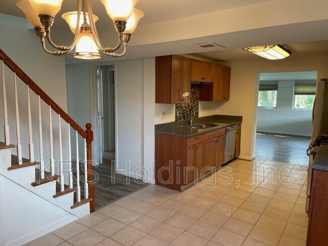 Building Photo - 3391 Bristol Ct