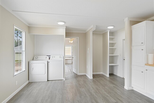 Foto del edificio - 46375 River Rd