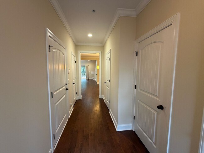 Building Photo - 501 Reserve Ln