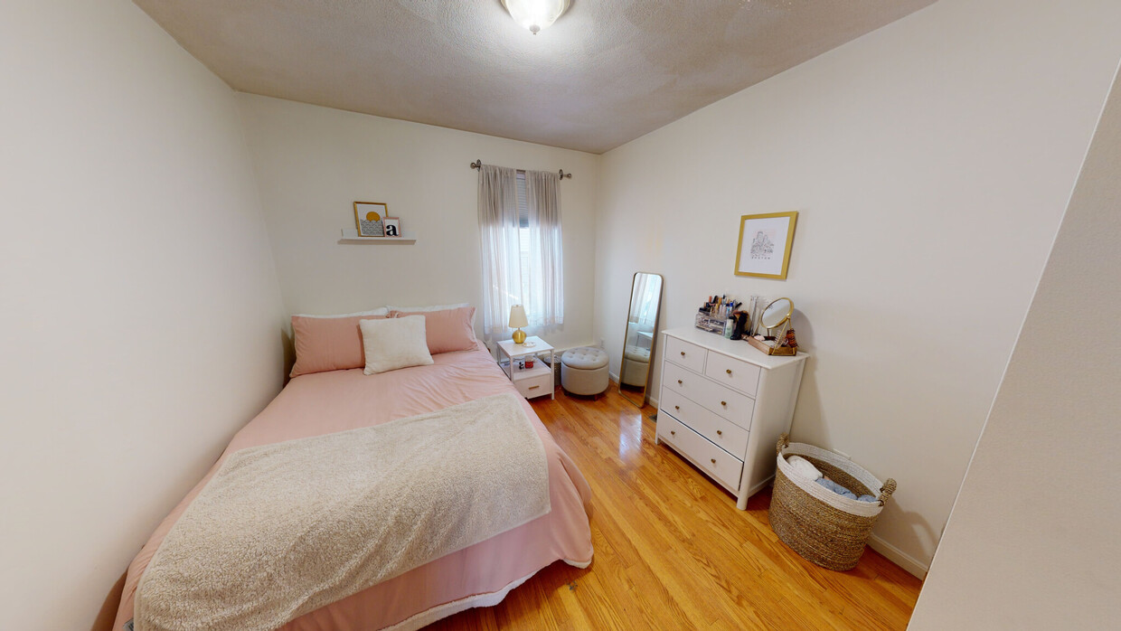 Primary Photo - 52 Brooks St
