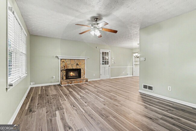 Building Photo - 3030 Green Meadow Ln