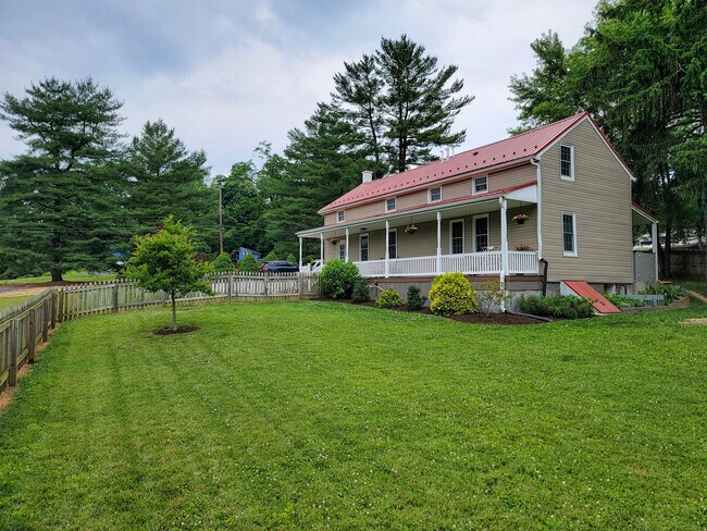 Building Photo - 557 Pitney Rd