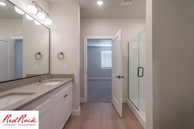 Foto del edificio - 3 Bedroom Single-Level Townhome In Cottonwood - Small Dog Friendly!