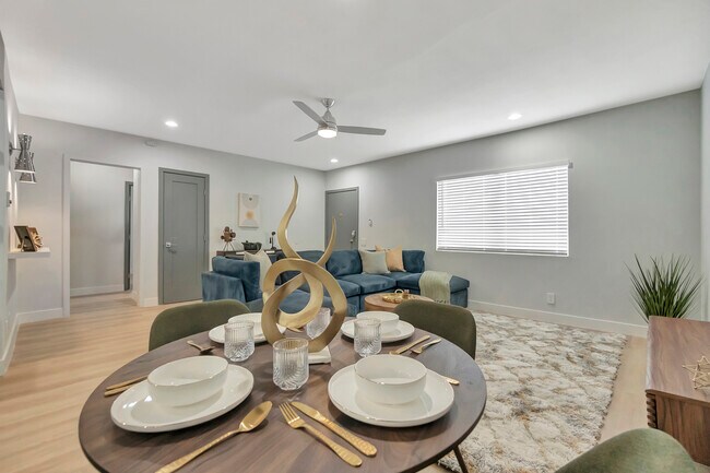 Foto del edificio - Palm View Village (Furnished Units Available)