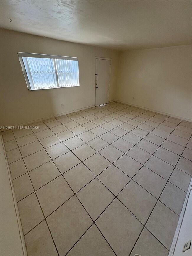 Foto del edificio - 16215 NE 18th Ct