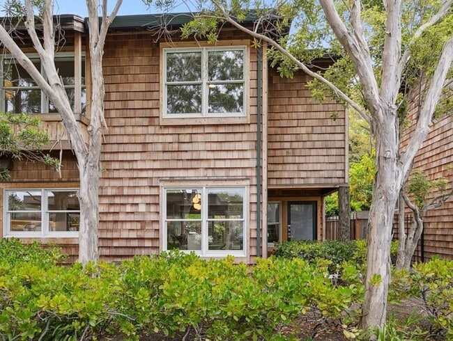 Building Photo - 641 Centre Ct