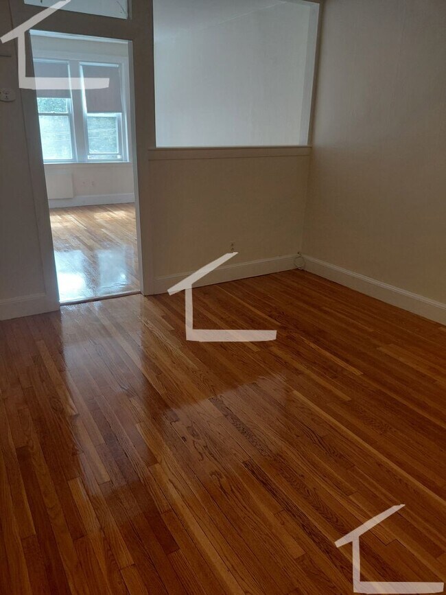 Building Photo - Nicely updated 1 bed with heat and water included!