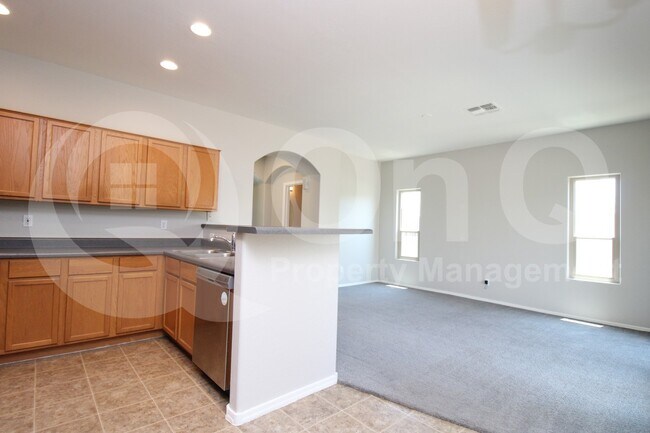 Foto del edificio - 2020 N Holguin Way