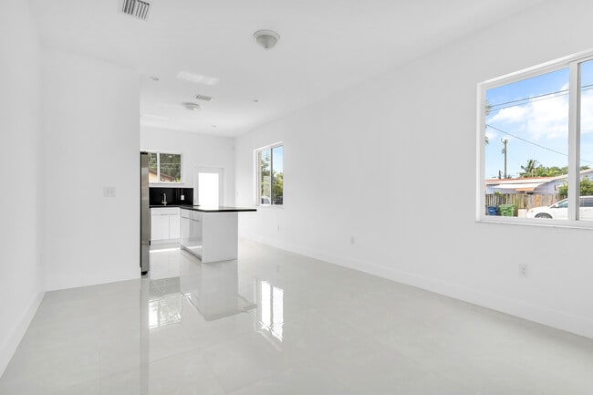 Foto del edificio - 785 SW 7th Ave