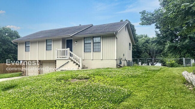Foto del edificio - 512 SE Silver Ln