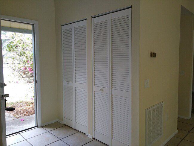 Foto del edificio - 3 BED/ 2 BATH HOME IN DELTONA!
