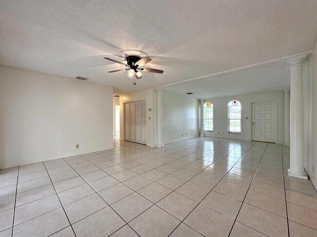 Foto del edificio - 1292 Essex Dr