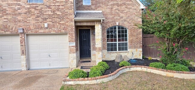 Building Photo - 1001 Llano Trce