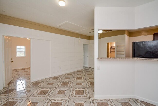 Building Photo - 5431 Tiffany Dr