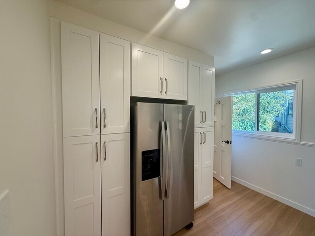 Building Photo - 1053 De Haro St